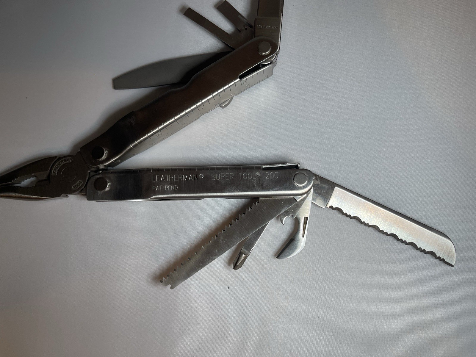 LM166 Leatherman Super Tool 200 Stainless Multitool W/ Leather Sheath