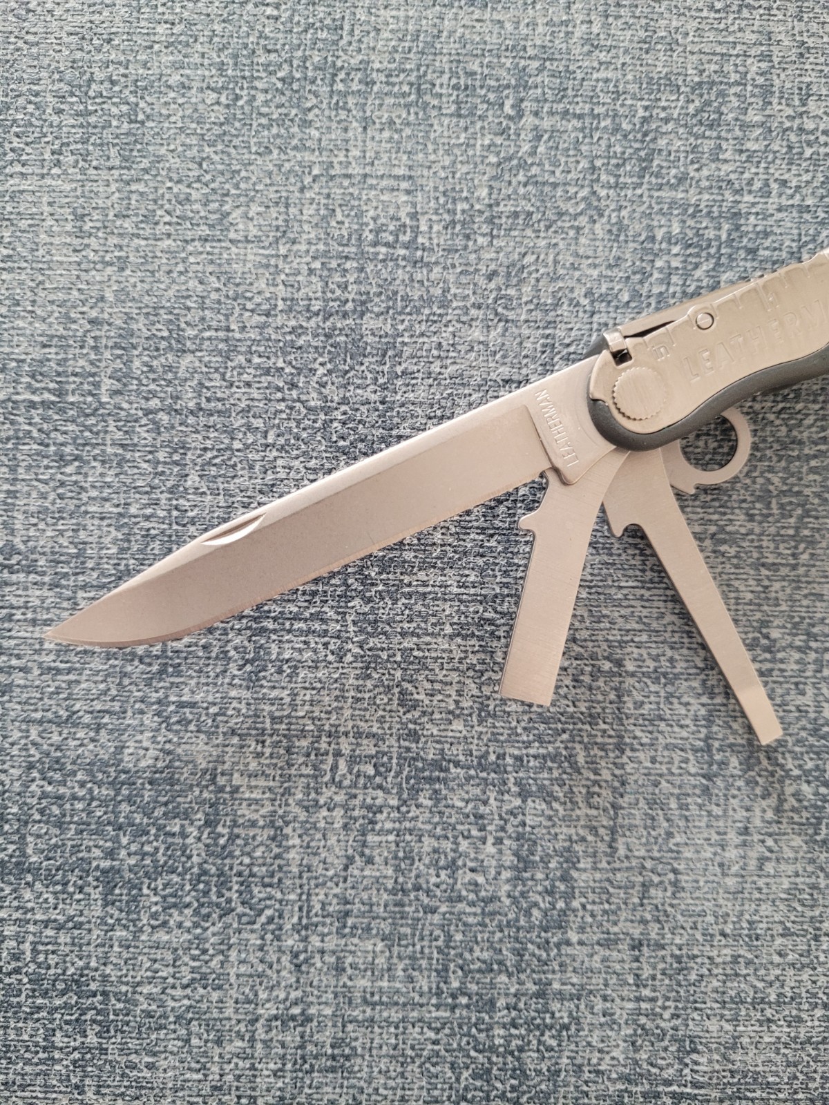 NOS Retired Leatherman Fuse Multi-Tool knife With Sheath NEVER USED!