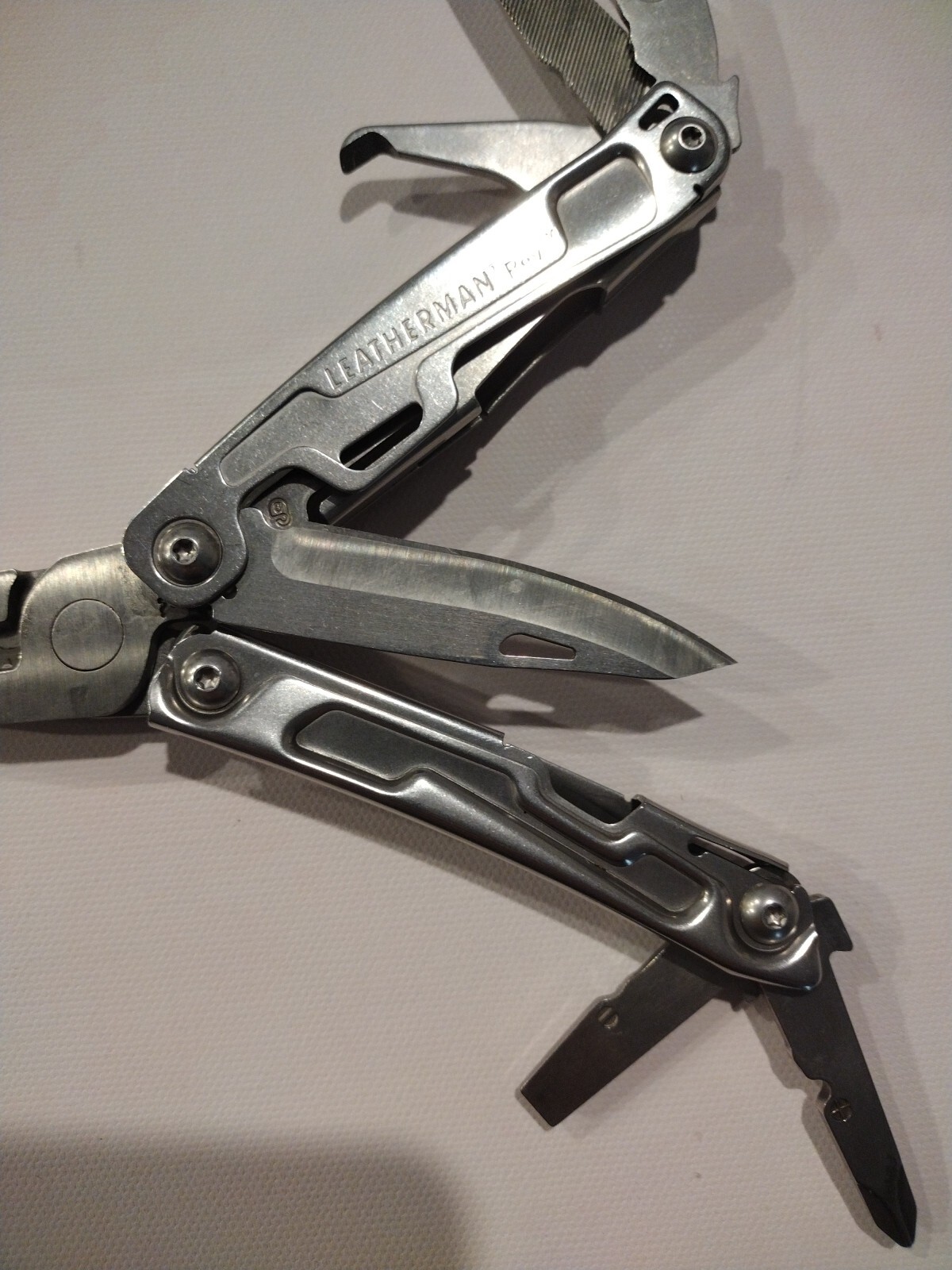 Leatherman REV 14 Tools Multi-Tool – Stainless Steel with Nylon Sheath Excellent