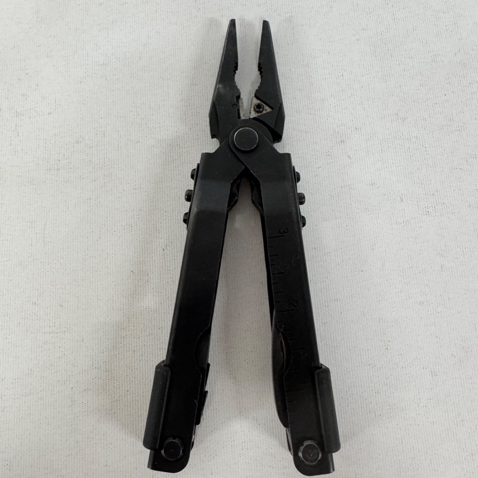 Gerber MP600 Multi-Tool Multi-Plier Carbide Cutters Needle Nose Black w/ Sheath