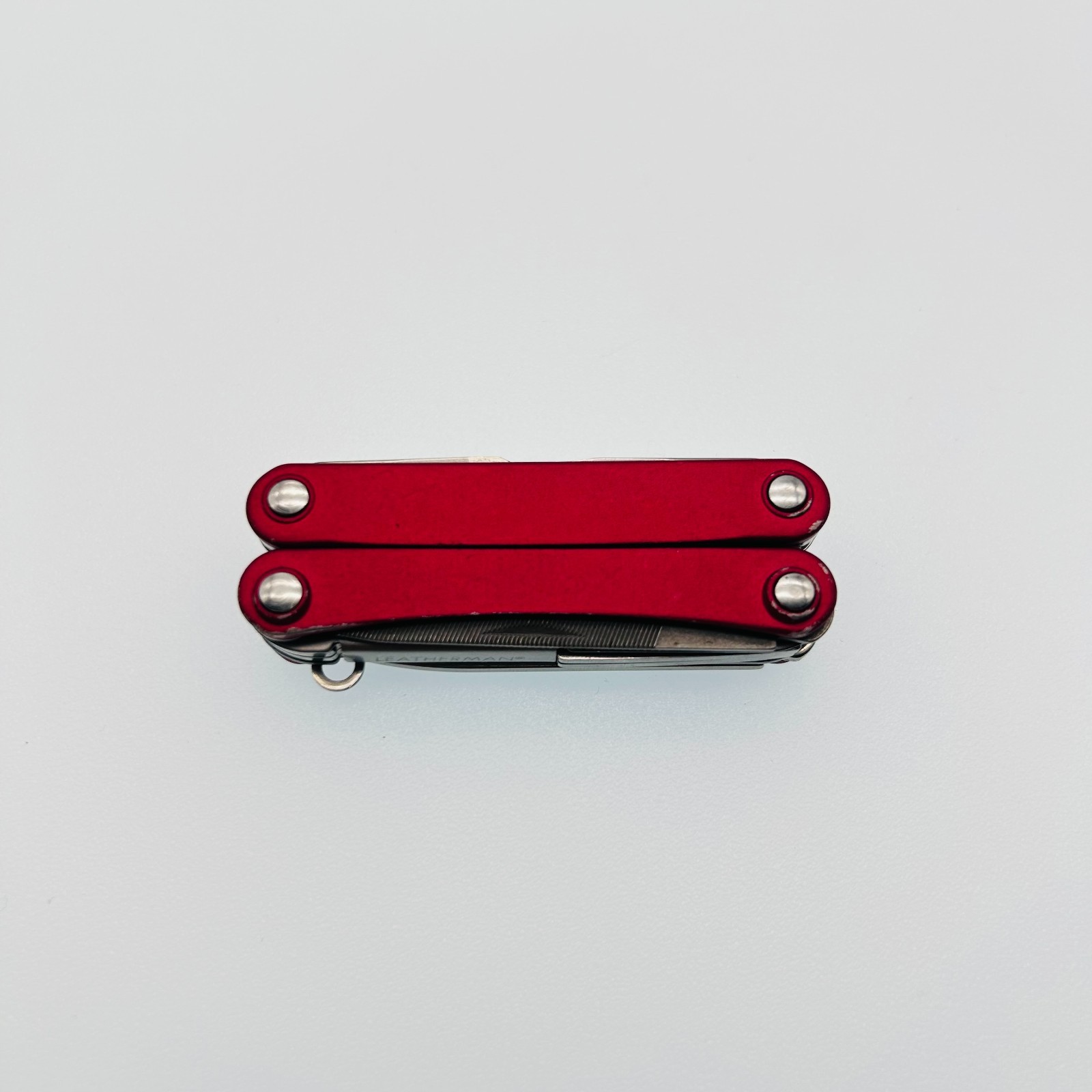 Leatherman Squirt PS4 RED – 8-in-1 Keychain Multi-Tool Discontinued (CODE15)