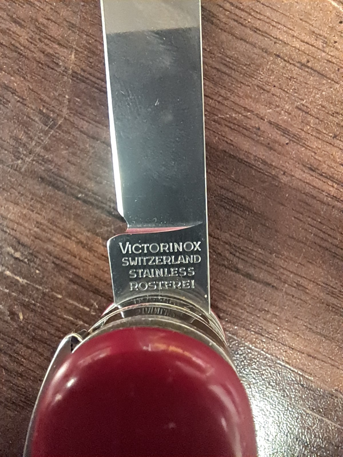 Victorinox Marlboro Adventure Team Red Multi-Tool Knife . 12 tools Swiss army