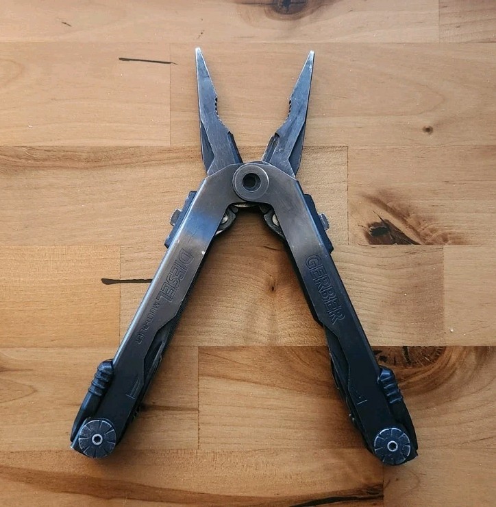 Gerber Diesel Multi-Plier Black Oxide Multi-Tool 11 Tool – Great (READ) – B30