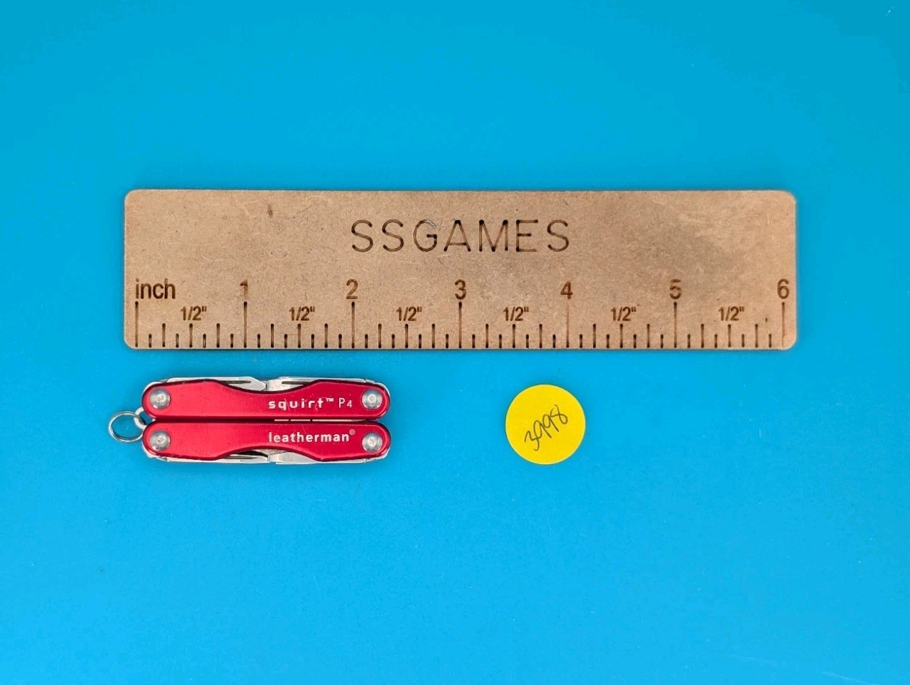 Leatherman Squirt P4 Multi-Tool, Key Ring, Retired, RED! *DPR*