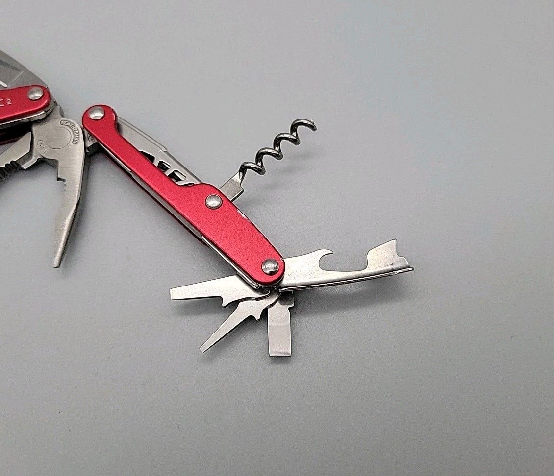 Leatherman JUICE C2 Multi-Tool – Dated 1103 – Red – Retired – Boys Life LOGO