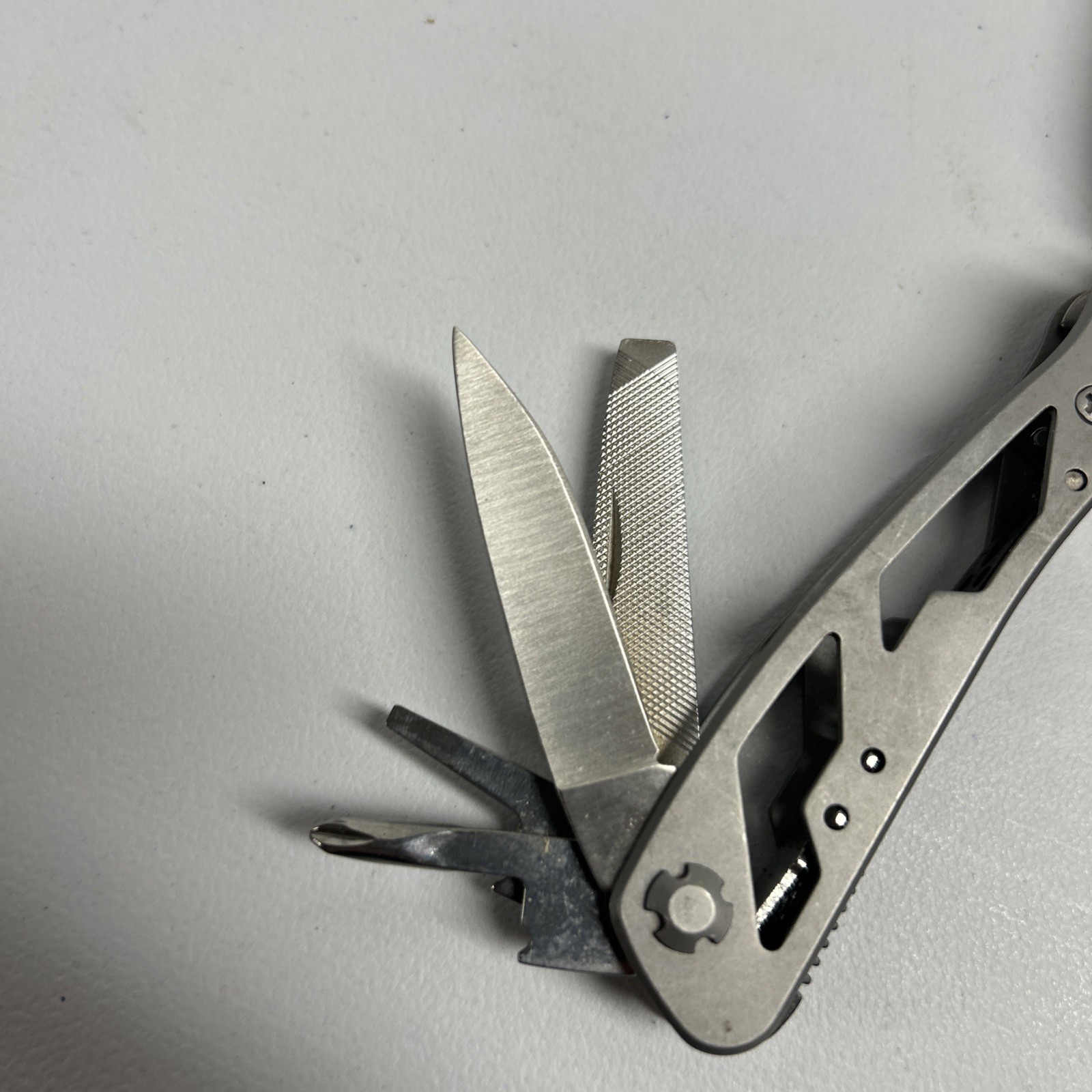 Stanley 12-in-1 Multi-Tool, Stainless, CR2