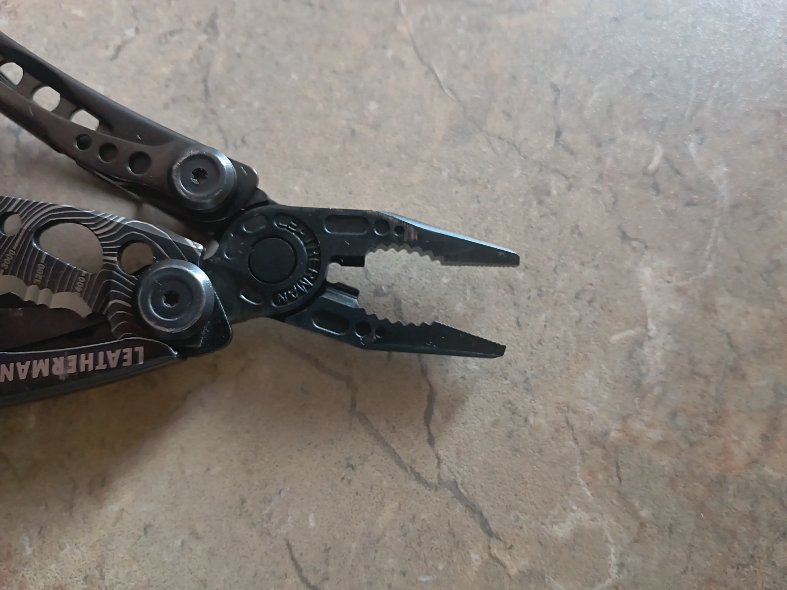 Leatherman Skeletool Multi-Tool Black Topo/Nylon Sheath