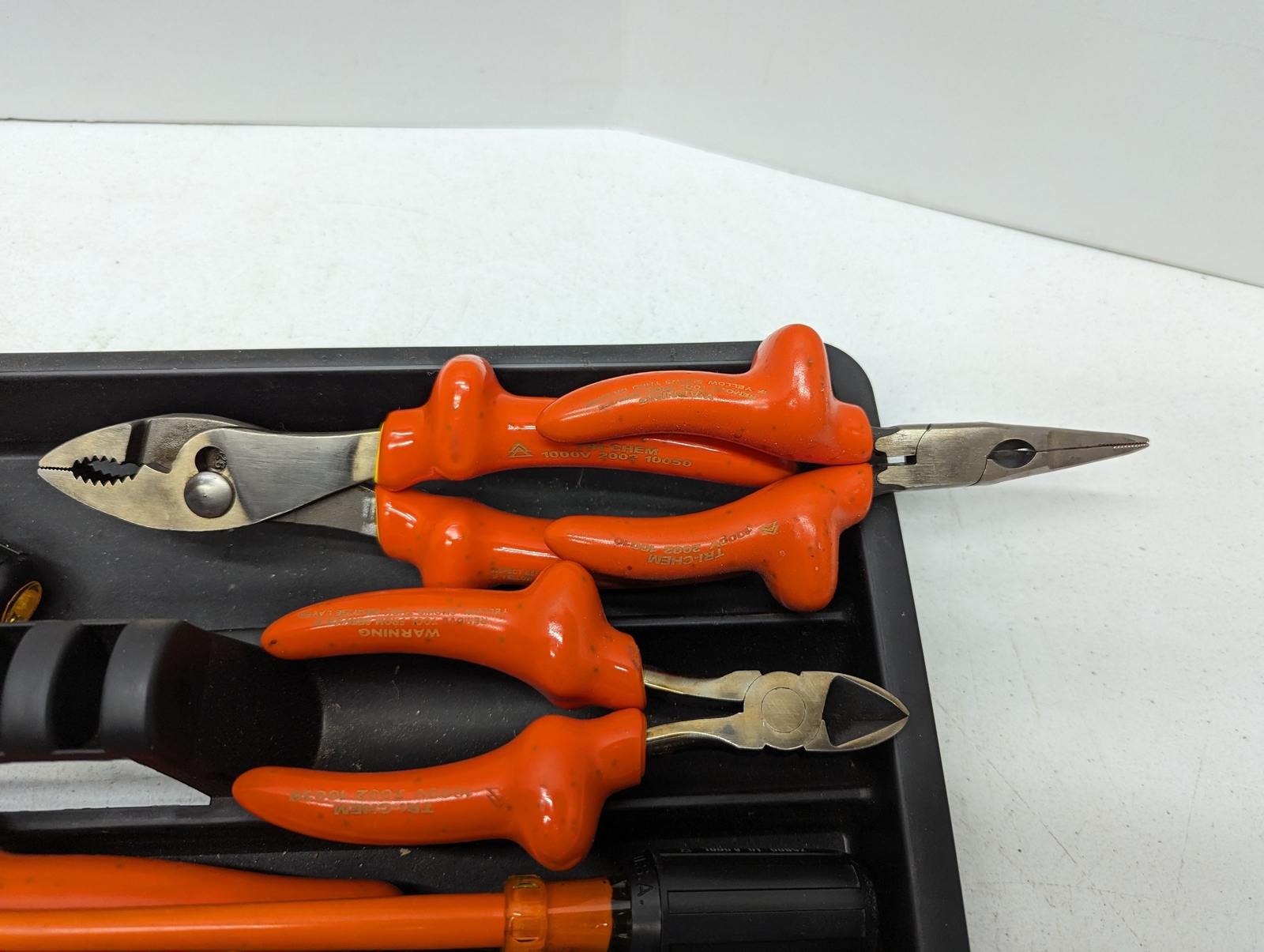TRI-CHEM Insulated Tool Kits Tool Pliers Screwdrivers Rubber Gloves OB405-1