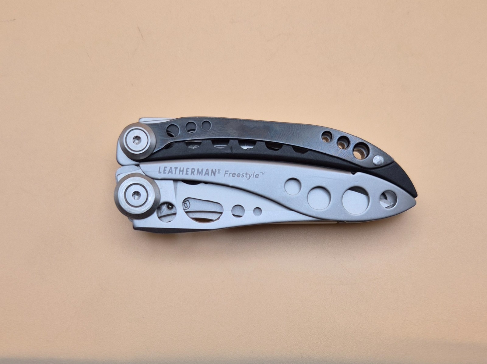 RARE Leatherman RETIRED FREESTYLE Multi-tool Good Condition (004)
