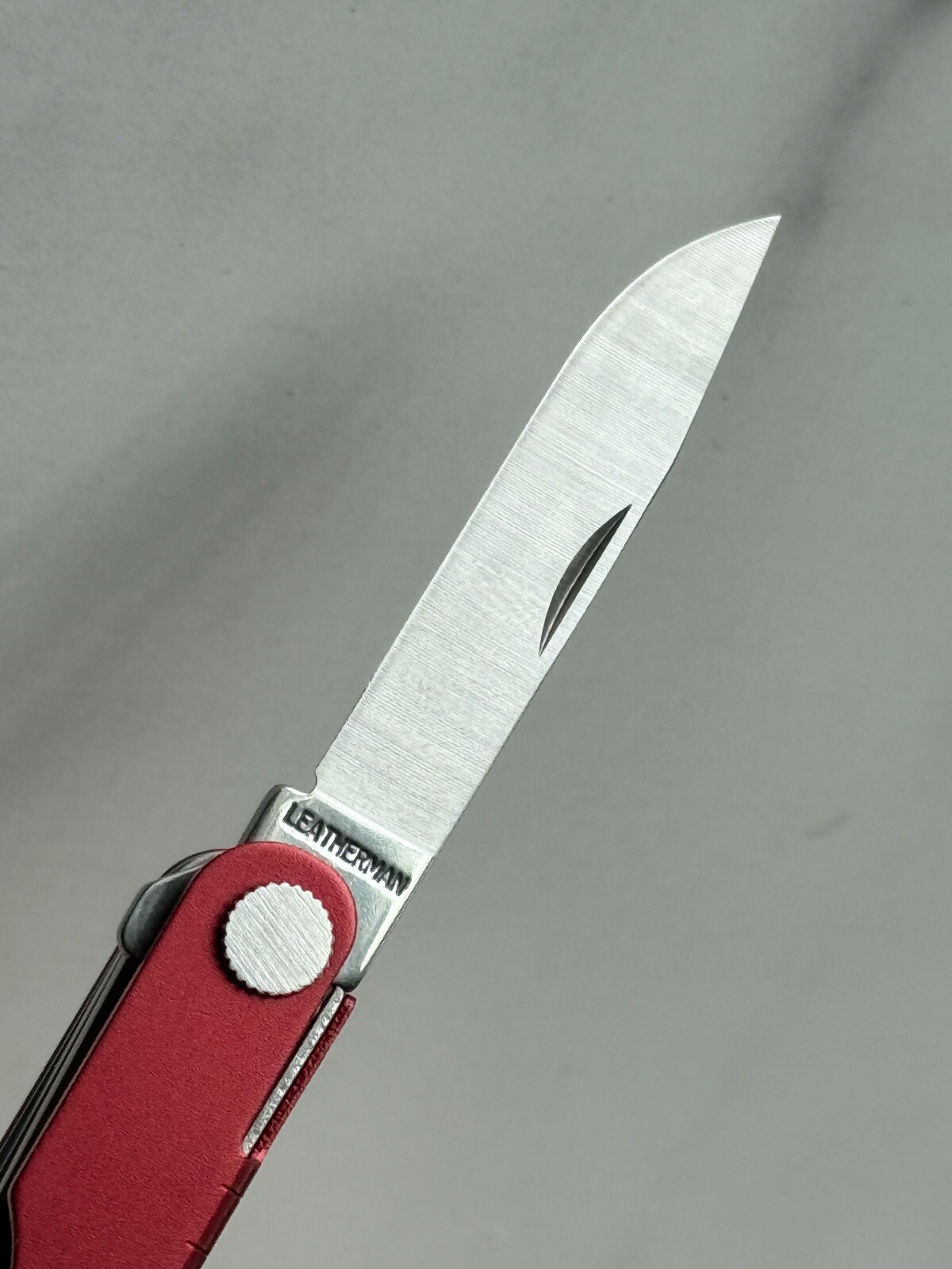 Leatherman MICRA RED Multitool in Vintage Gift Tin. Branded 3M