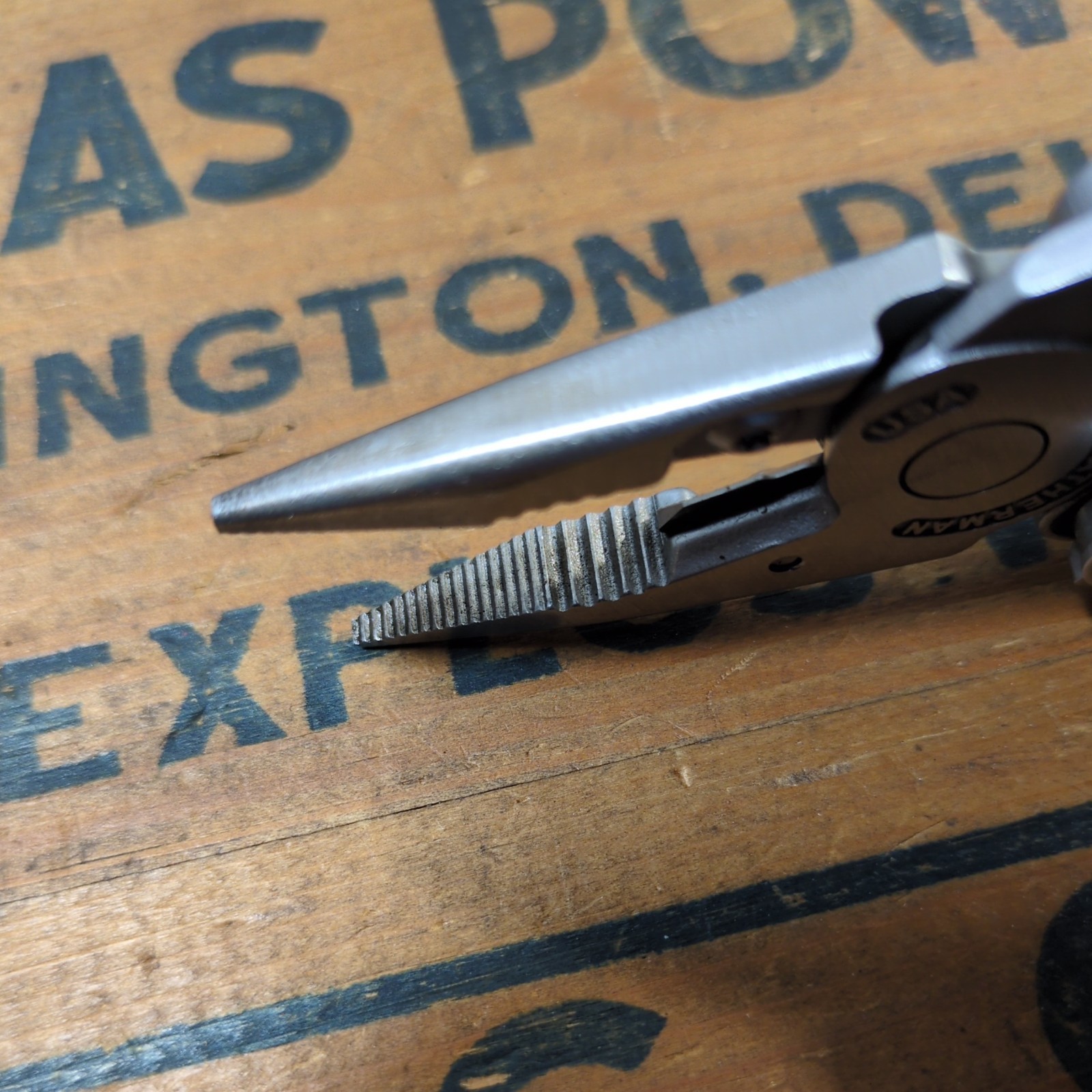 Leatherman FREE P2 Multitool Magnetic Lock 19 Tools Stainless Steel