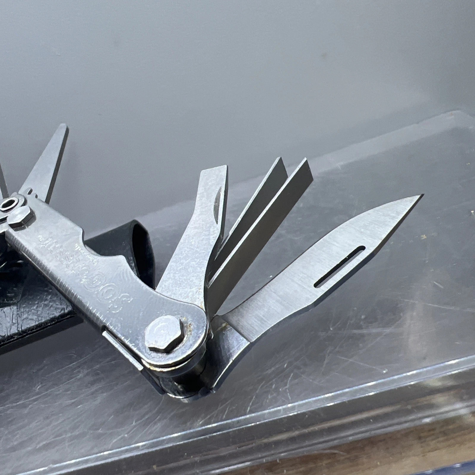 SOG Crosscut Multitool Knife! With man made plasti Leather Sheath! Never Used
