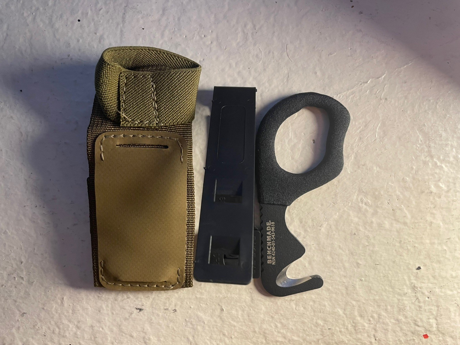 STRAP CUTTER, BENCHMADE, BLACK IN COLOR, COYOTE BROWN POUCH NEW