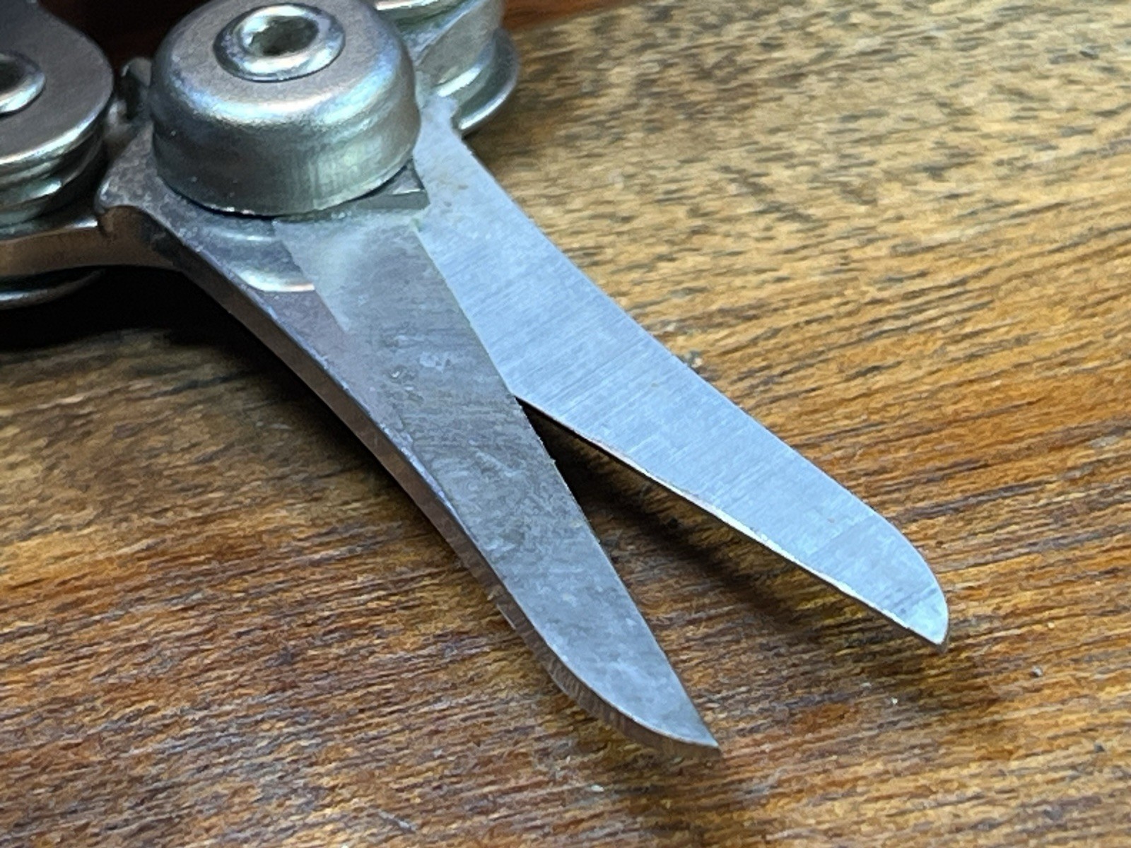 Schrade Black USA ST2 Multi-tool Tough Chip Compact / Mini Tool