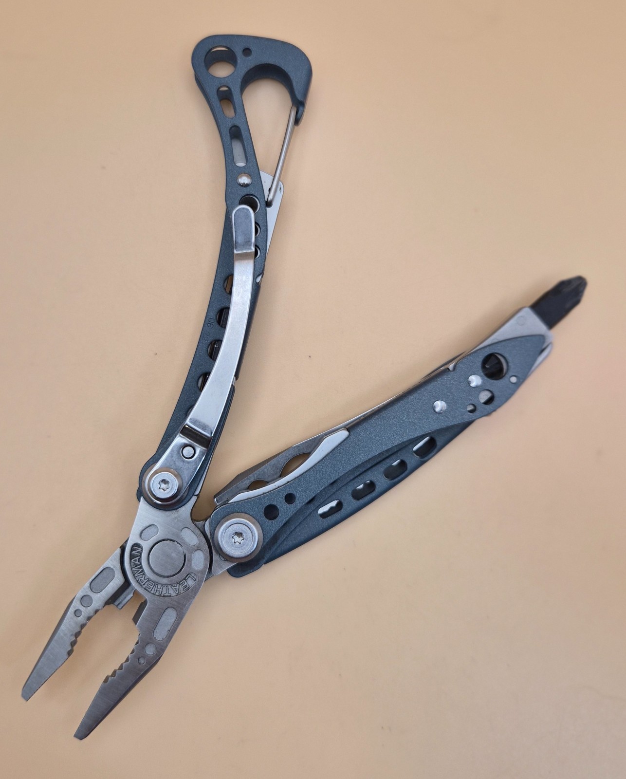 Leatherman SKELETOOL Multi-tool Denim Blue – Good Condition (003)