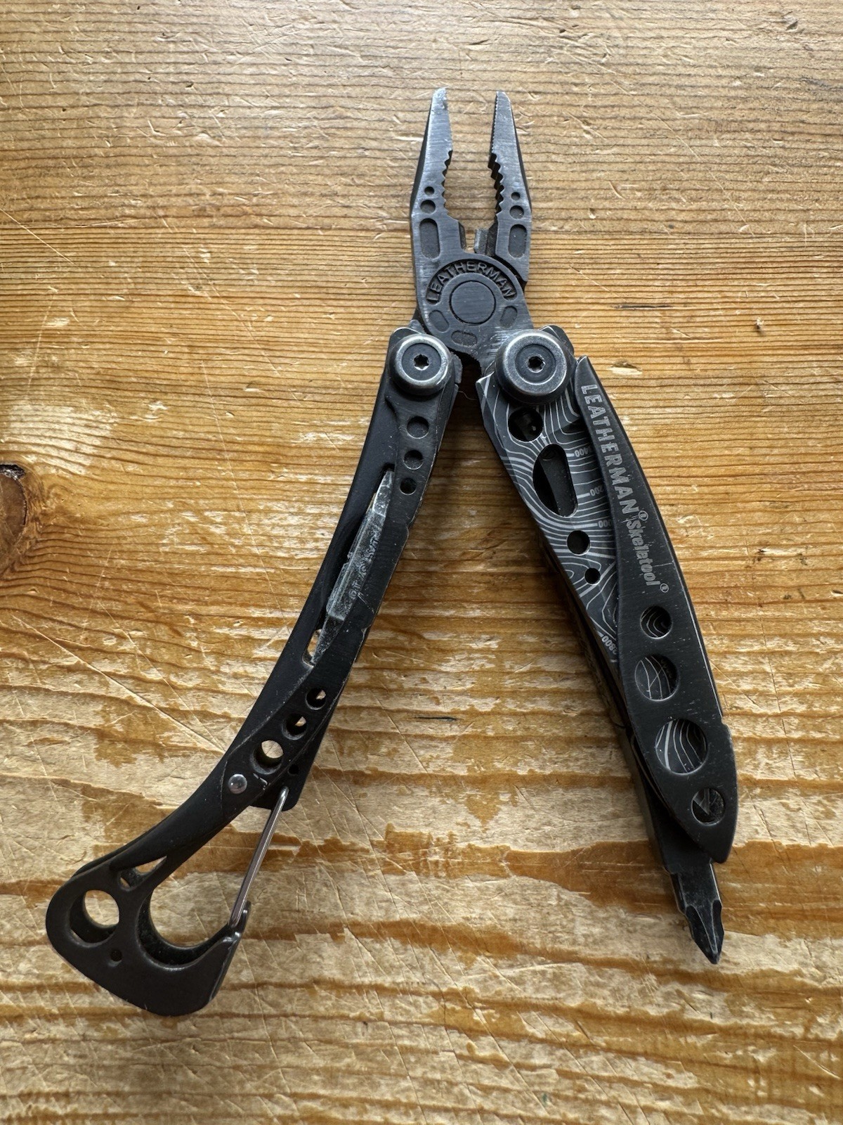 TOPO Leatherman SKELETOOL Multi Tool SERATED Knife-Pliers etc Collector Model