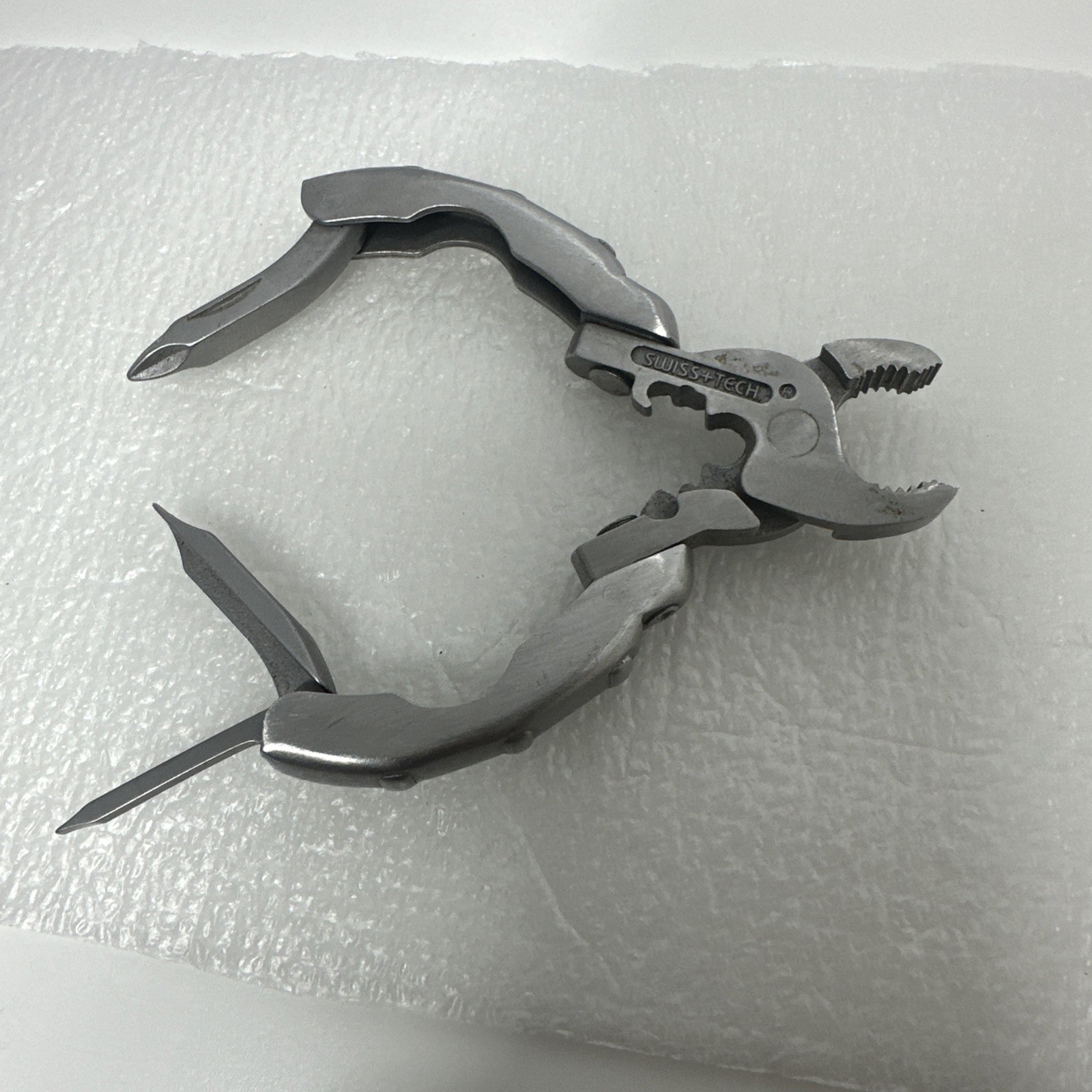 SWISS+TECH Micro Plus EX pocket multi-tool, pliers, screwdrivers