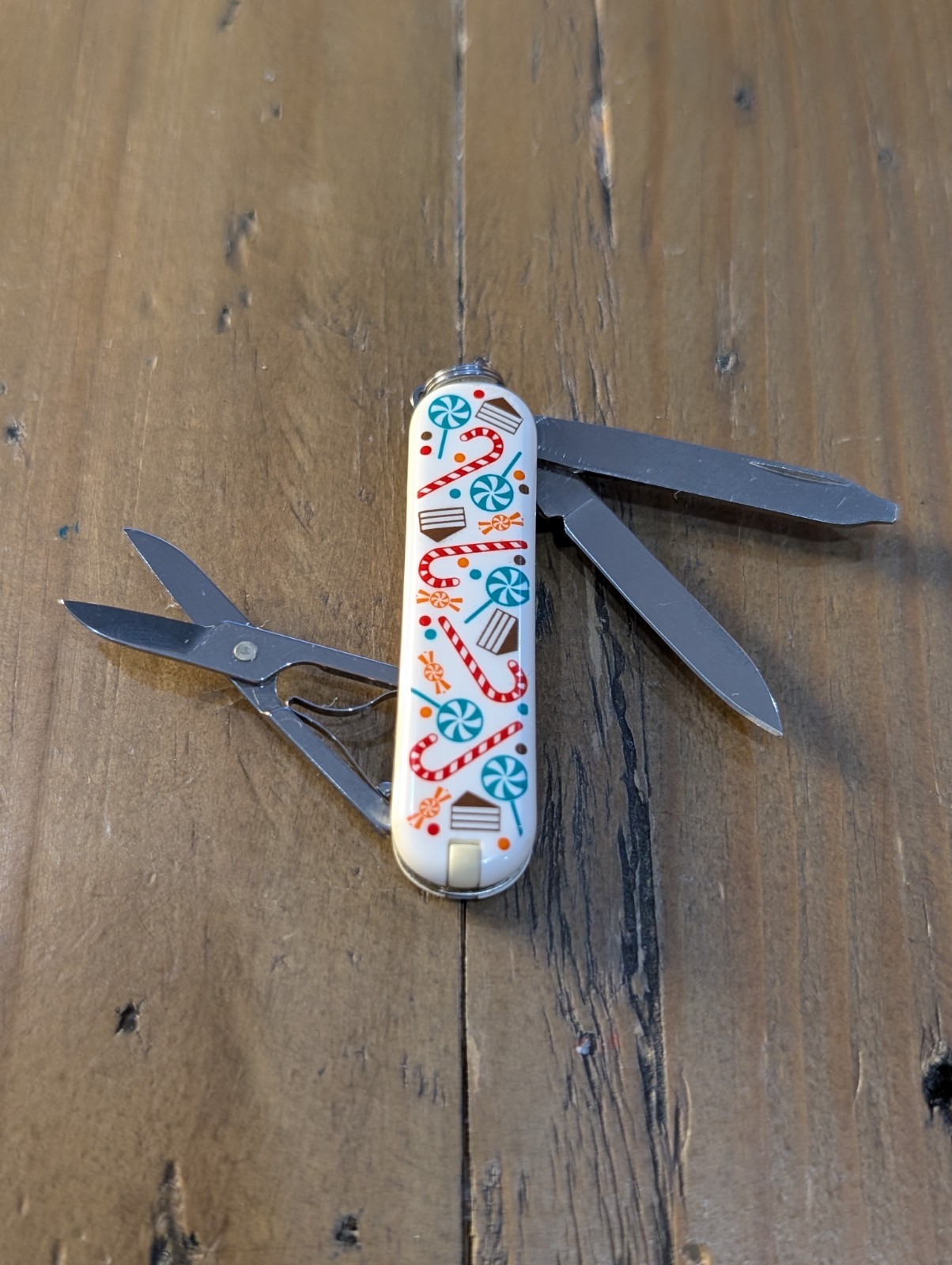 Victorinox – Lollipop – 2015 Classic SD Swiss Army Multi-Tool 0.6223.L1405 BS-61
