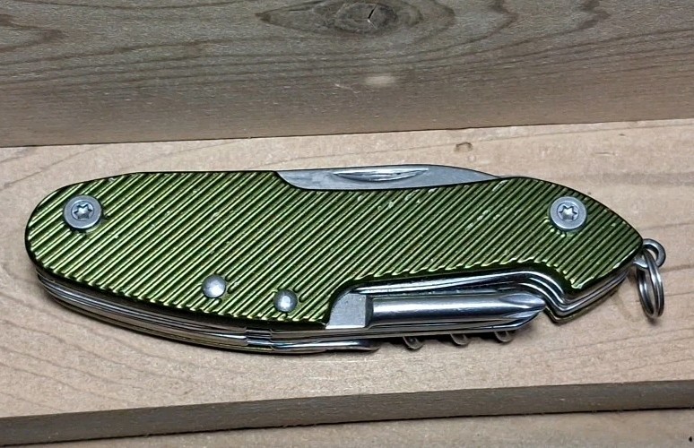 GREEN PACIFIC TRAIL STAINLESS STEEL 10-in-1 MULTI-TOOL
