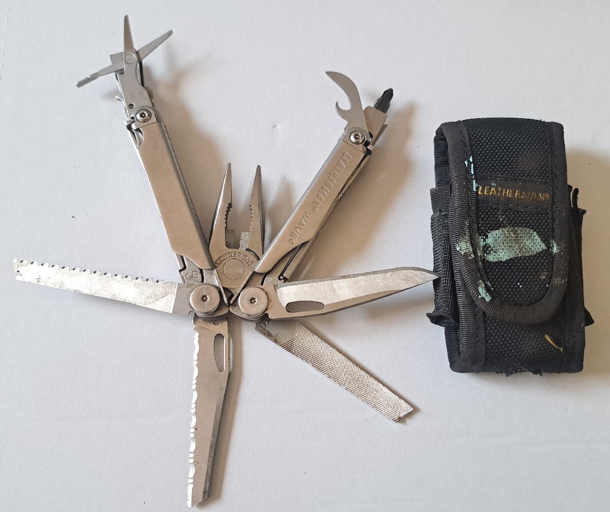 Leatherman Wave Stainless Multi-Tool w/Nylon Sheat Used