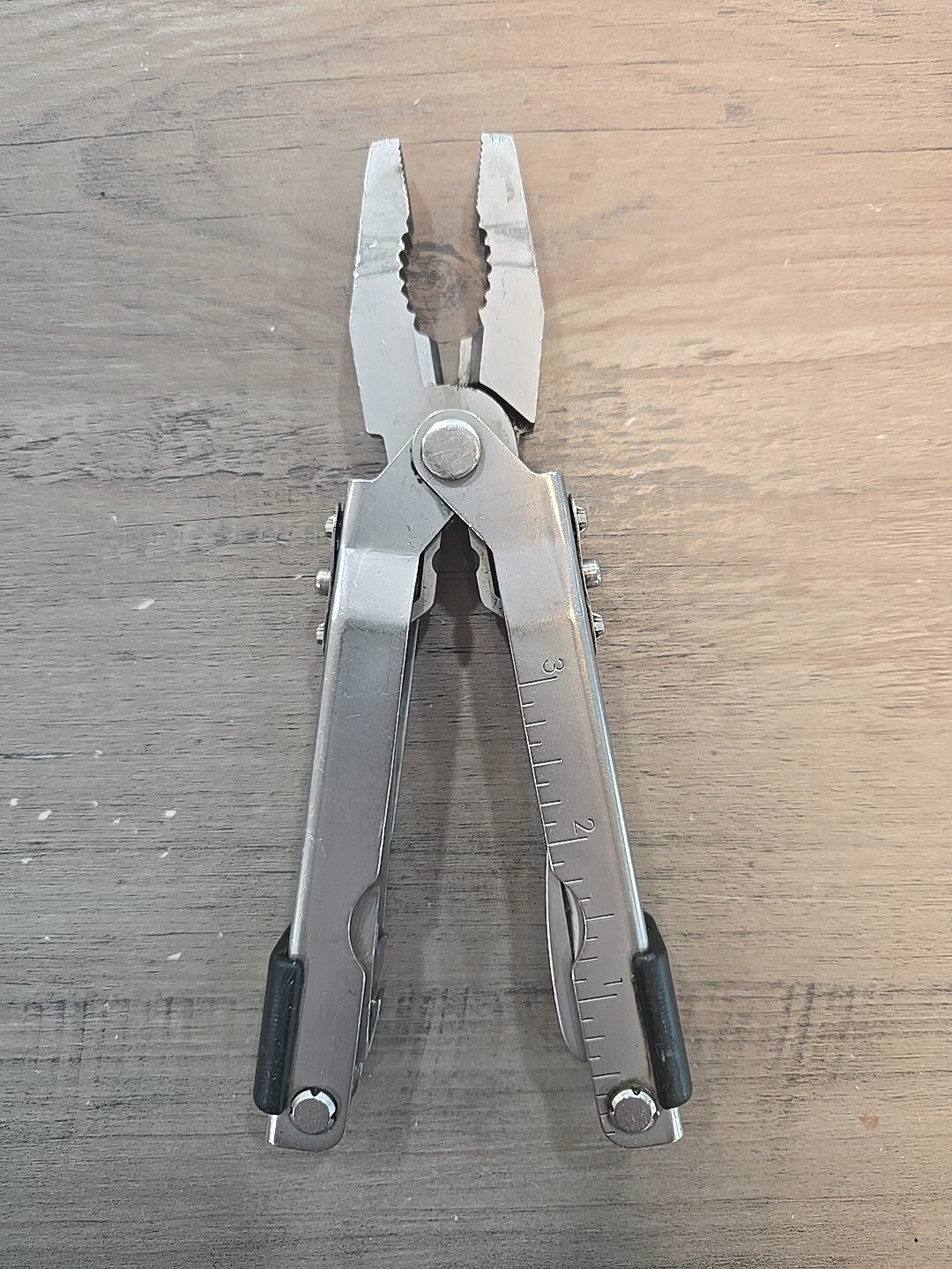 Multi-Plier 600 – Stainless, Carbide Cutters, Bluntnose, Sheath silver With Case