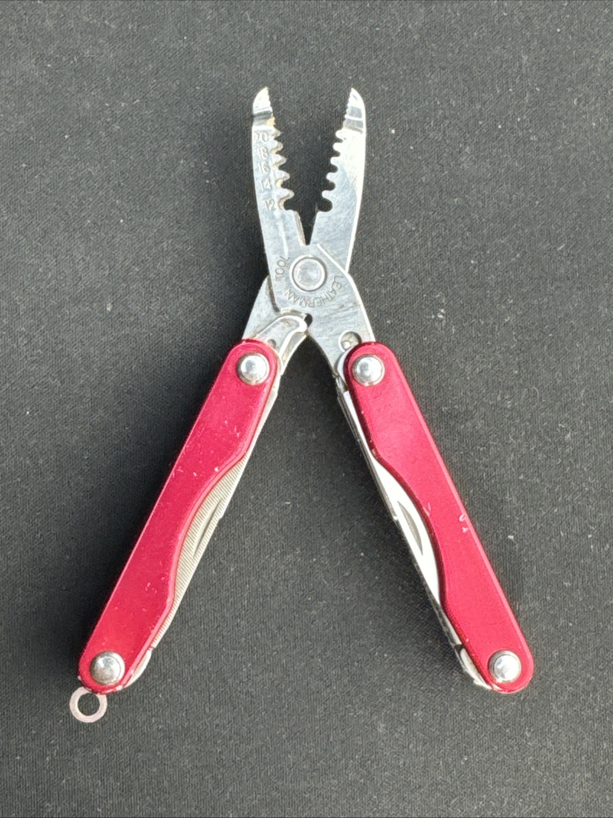 Leatherman Squirt E4 Multi-Tool w/Wire Strippers Radioshack 34212