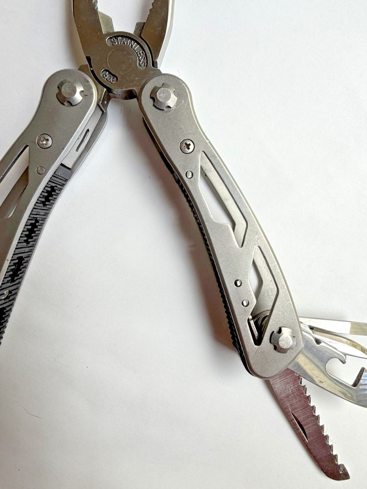 Stanley 13-in-1 Multi-Tool Pocket Knife Stainless Steel Pliers Non Slip Grip