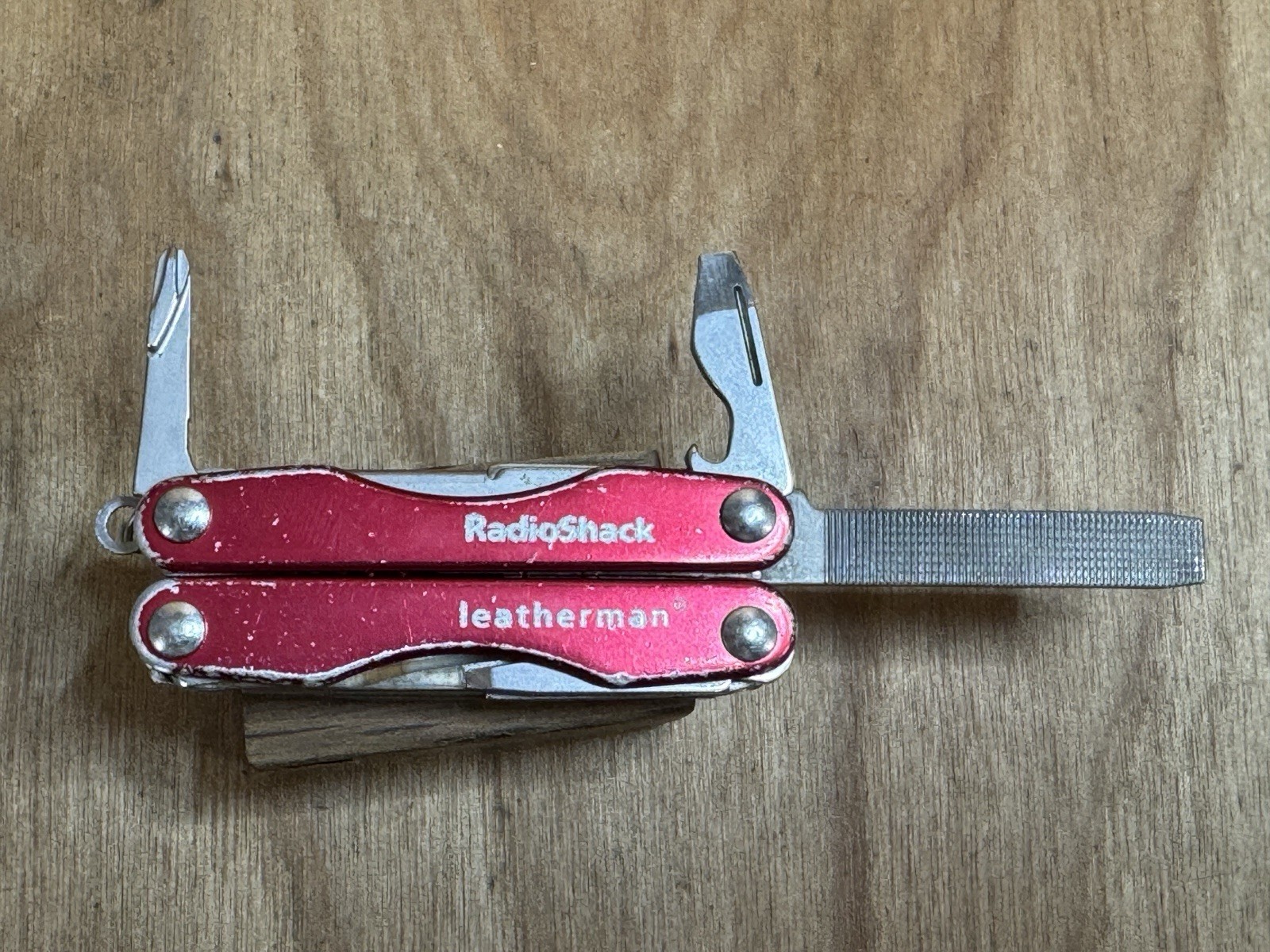 LEATHERMAN Squirt E4 Red Radio Shack Electrical Rare Limited Edition USA GREAT!