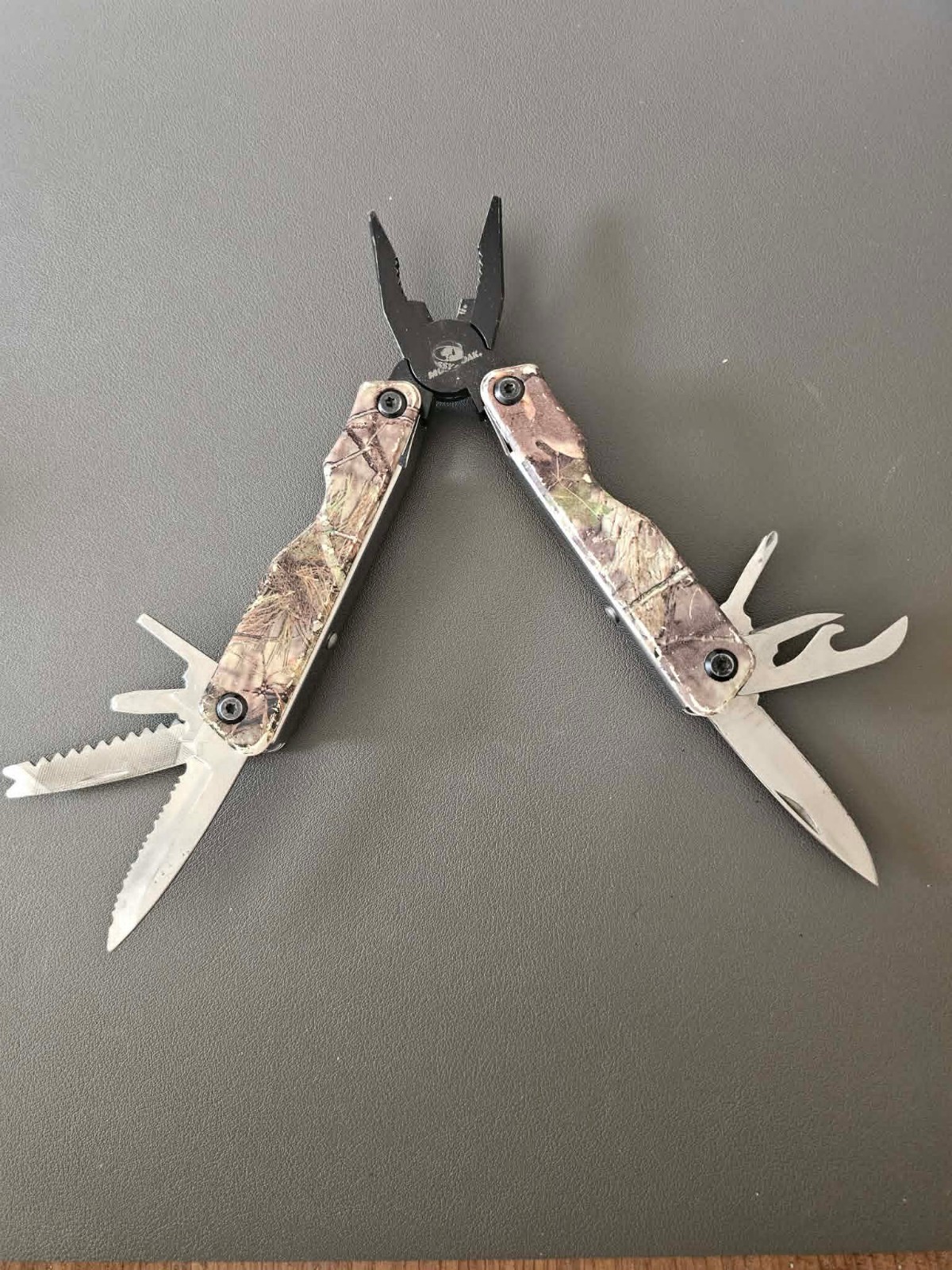 Mossy Oak Camo Multi-Tool Pocket Plier Knife – USED