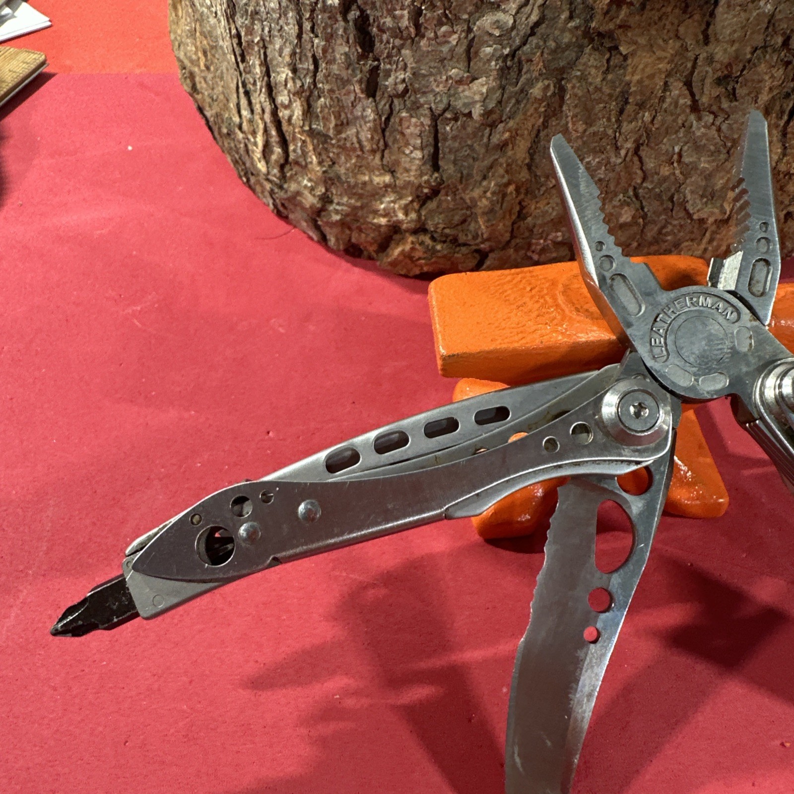 Leatherman Skeletool Silver Multi-Tool Pliers Knife Knife Screw Driver NICE CO