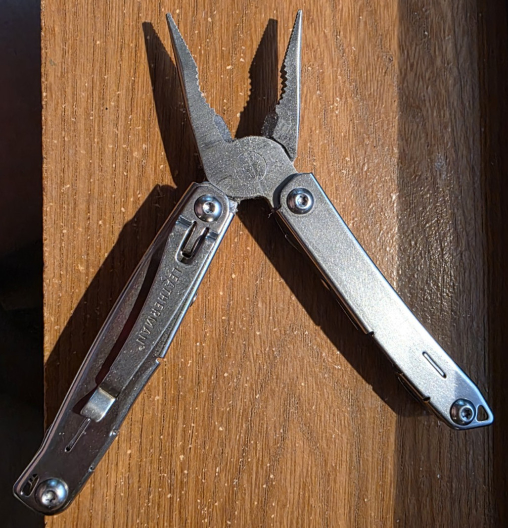 Leatherman Wingman Stainless Steel Silver Multi Tool Pliers,Scissors,Combo Blade