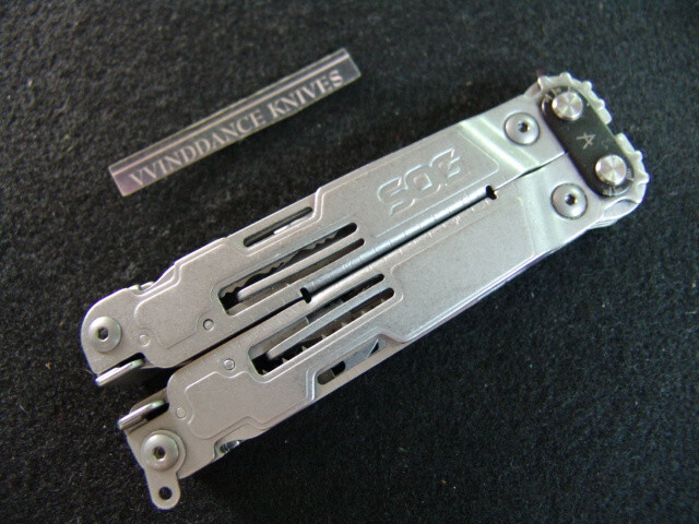 SOG POWER ACCESS DELUXE–MULTI TOOL–w/ SOG HEAVY DUTY MOLLE SHEATH–NEAR MINT