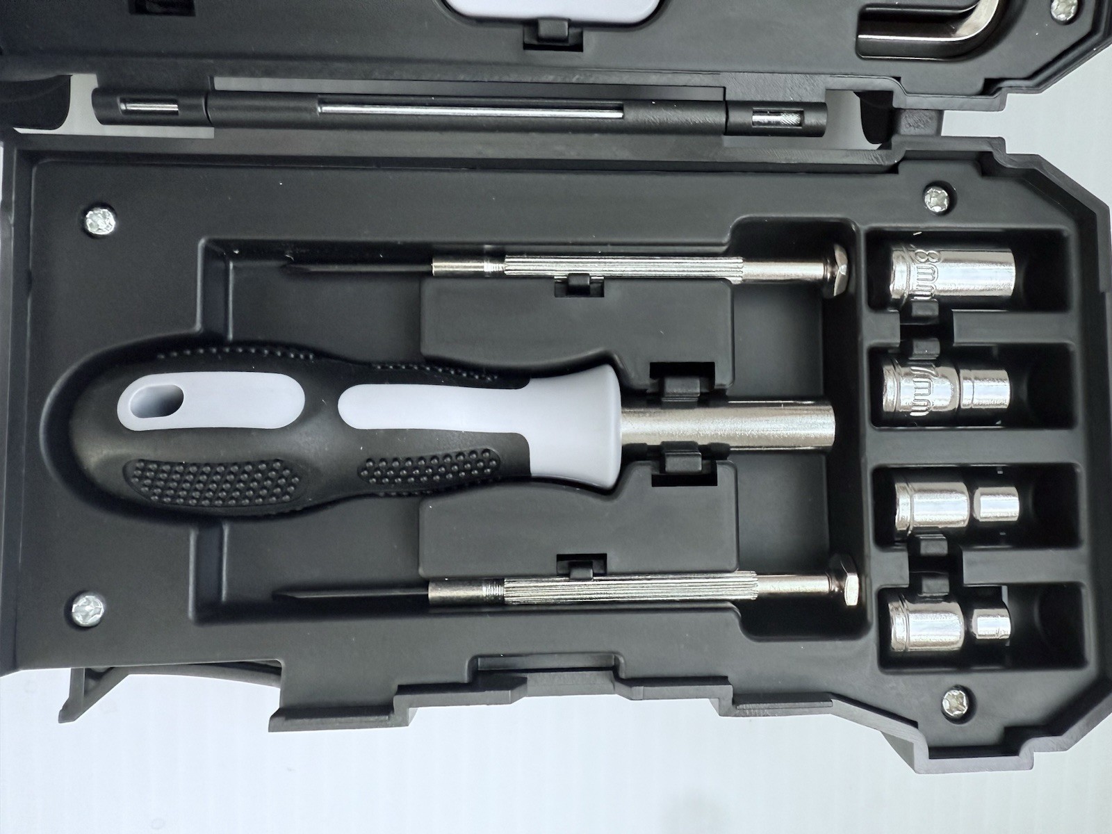 Mad Man 17-Function Flashlight Tools Kit Multi-Tool Set Handyman Camping New