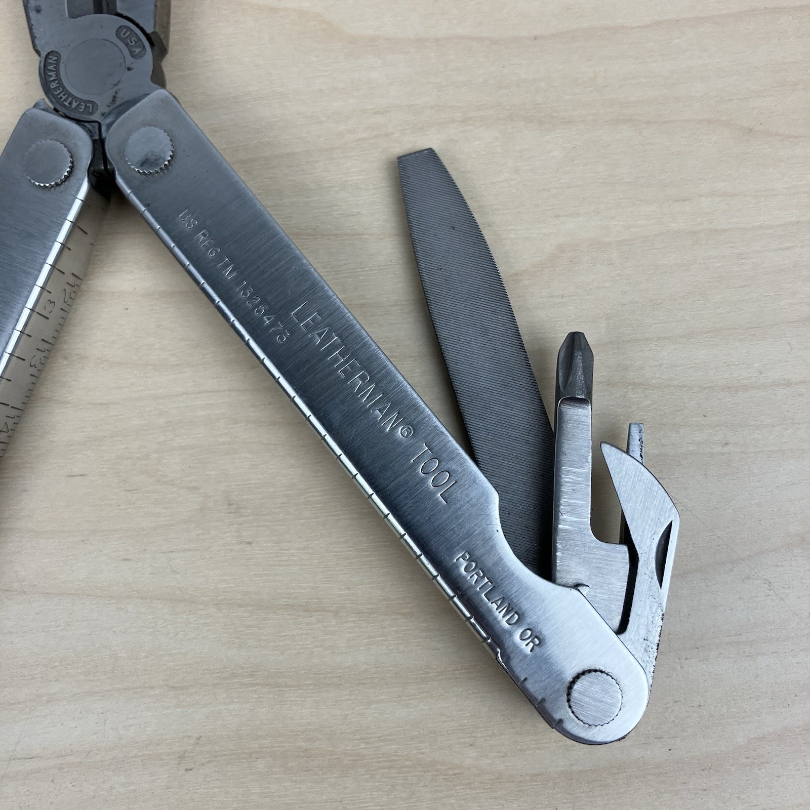 Retired 1995 Leatherman Multi-Tool US Reg TM 1325473 Portland OR w/ Leather Case