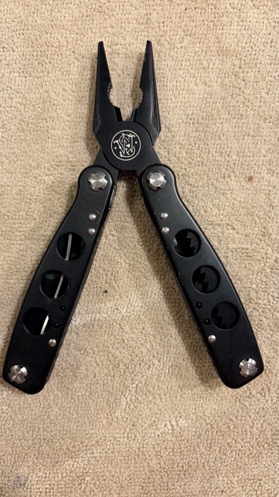 Smith & Wesson Black Multi Tool Pliers Knife Saw Screwdriver Survival EDC