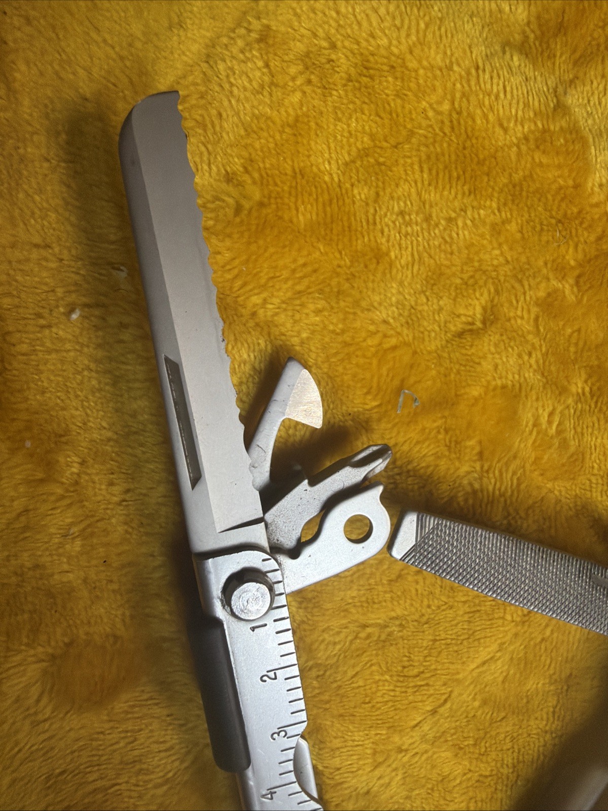 Gerber MP600 Multi-Tool Needle Nose Pliers Carbide Cutters. Very Good Condtion