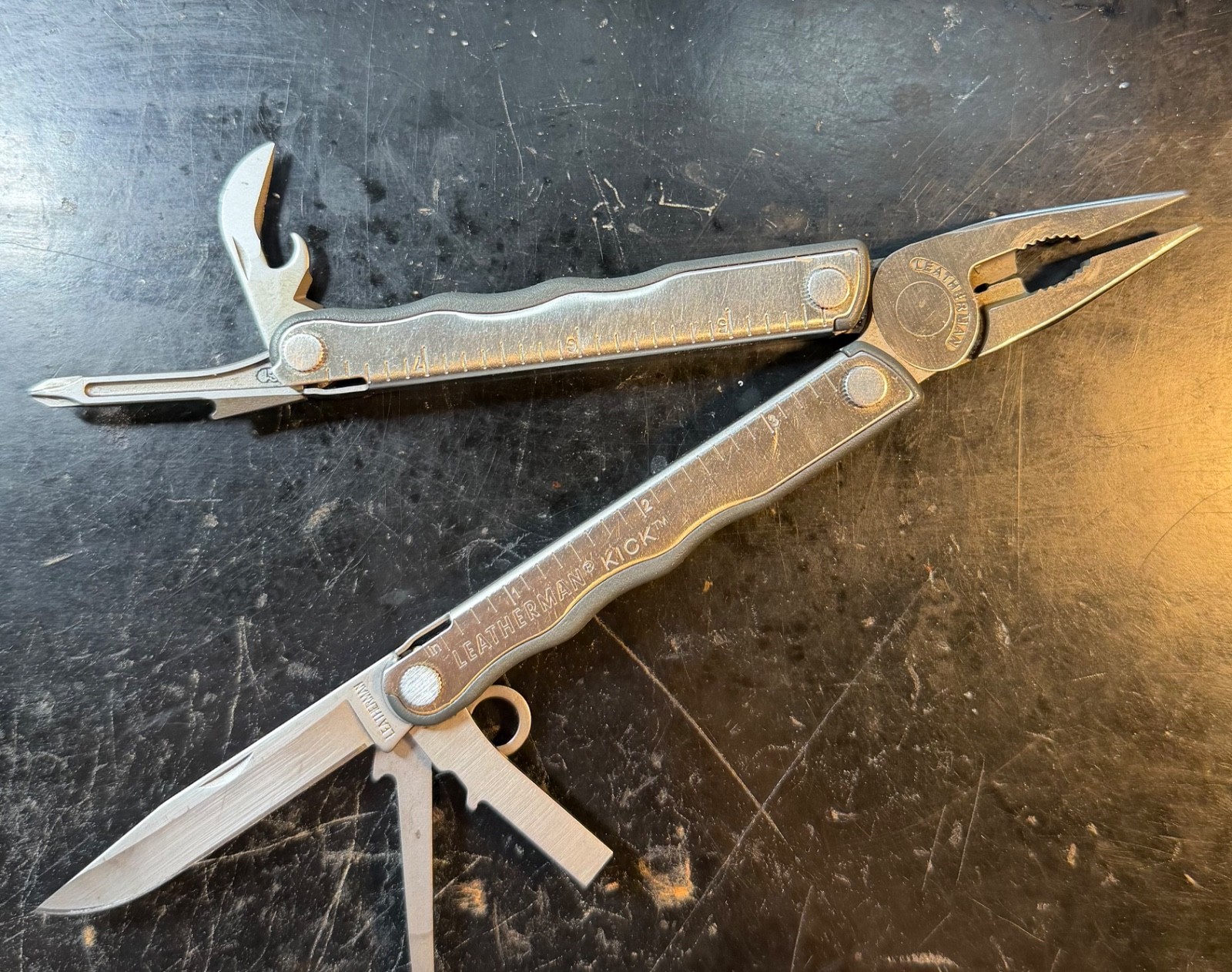 Classic Leatherman Kick Multi-Tool Knife Excellent Condition with Leather Sheath