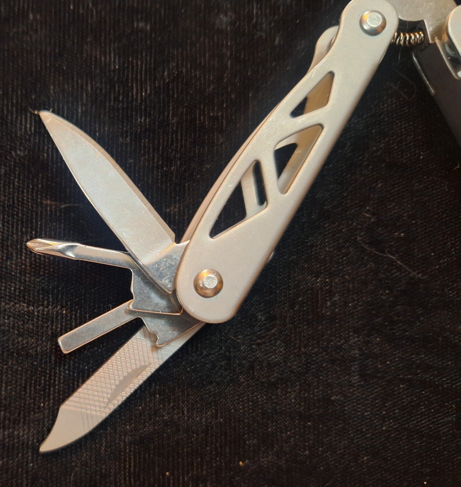10 IN 1 – Multi-tool Folding POCKET/PURSE NEEDLE NOSE PLIERS Nwob SEE PICTURES