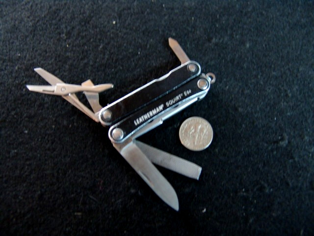 LEATHERMAN SQUIRT ES4-ELECTRICIAN WIRE STRIPPER MULITOOL-RETIRED- LEATHER POUCH