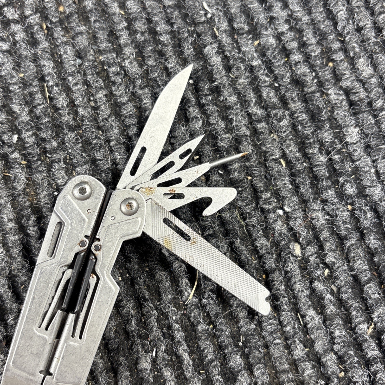 SOG POWER PINT MULTI TOOL PLIERS KNIFE SMALL (405)