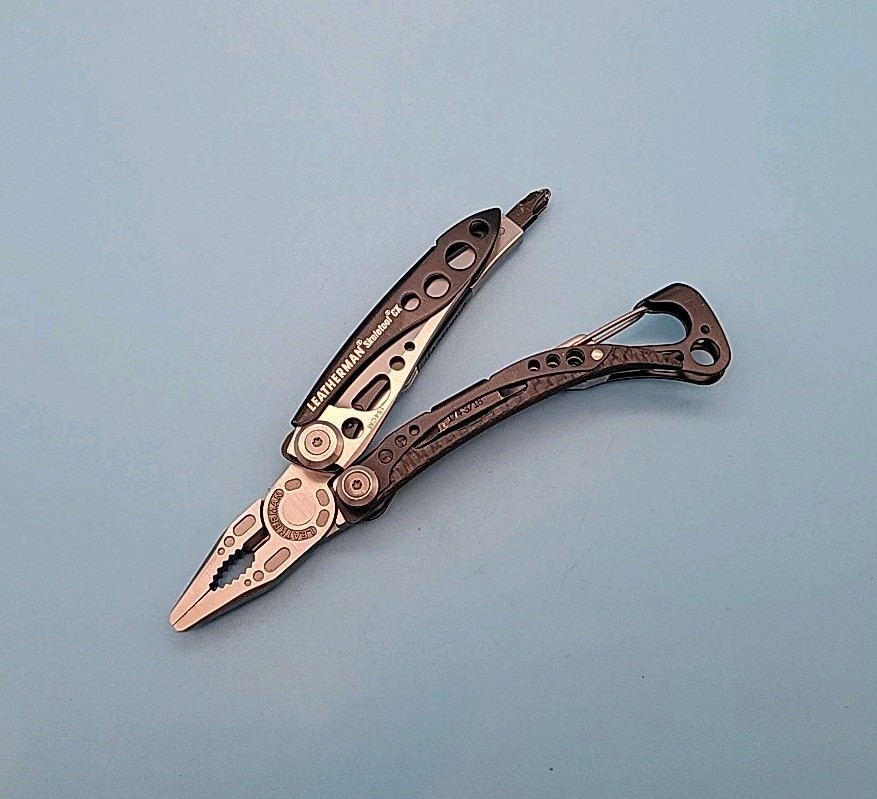 Leatherman Skeletool CX Multi-Tool – Plain Edge 154CM Blade – Driver Bits