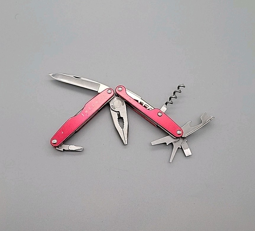 Leatherman JUICE C2 Multitool – Dated 0508 – Red – Knife, Pliers *Retired*