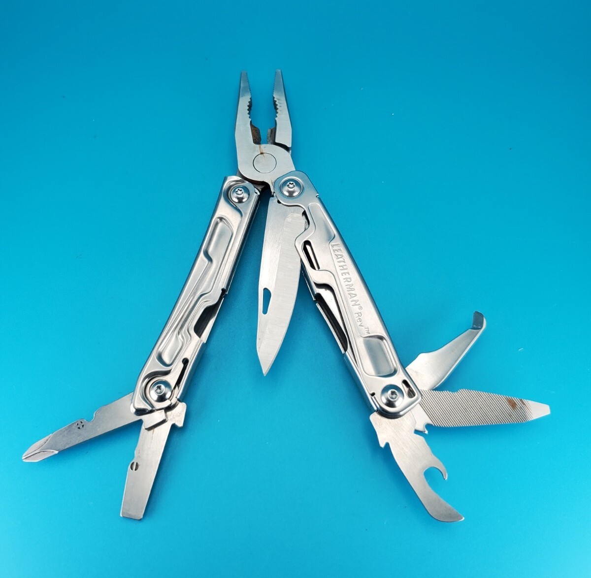 Leatherman Rev 3.8″ Multi-Tool, Stainless! *RUST ON ITEM*