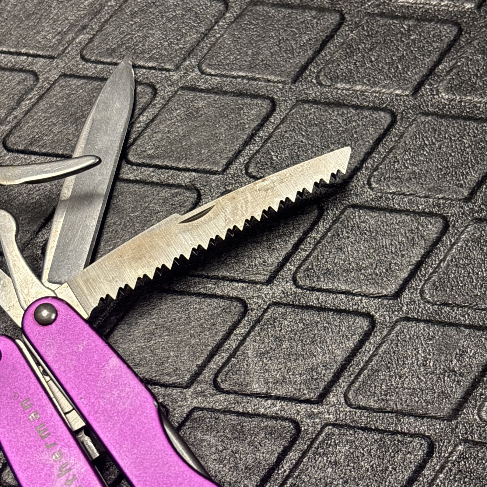 RARE Retired Leatherman Juice XE6 Thunder Purple