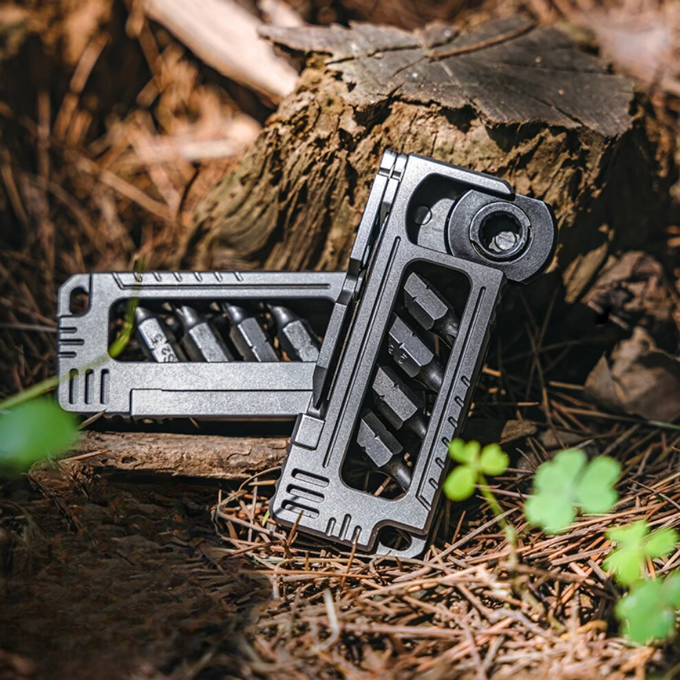 Titanium alloy Pocket EDC Tools Ratchet wrench, Screwdriver, Window breaker