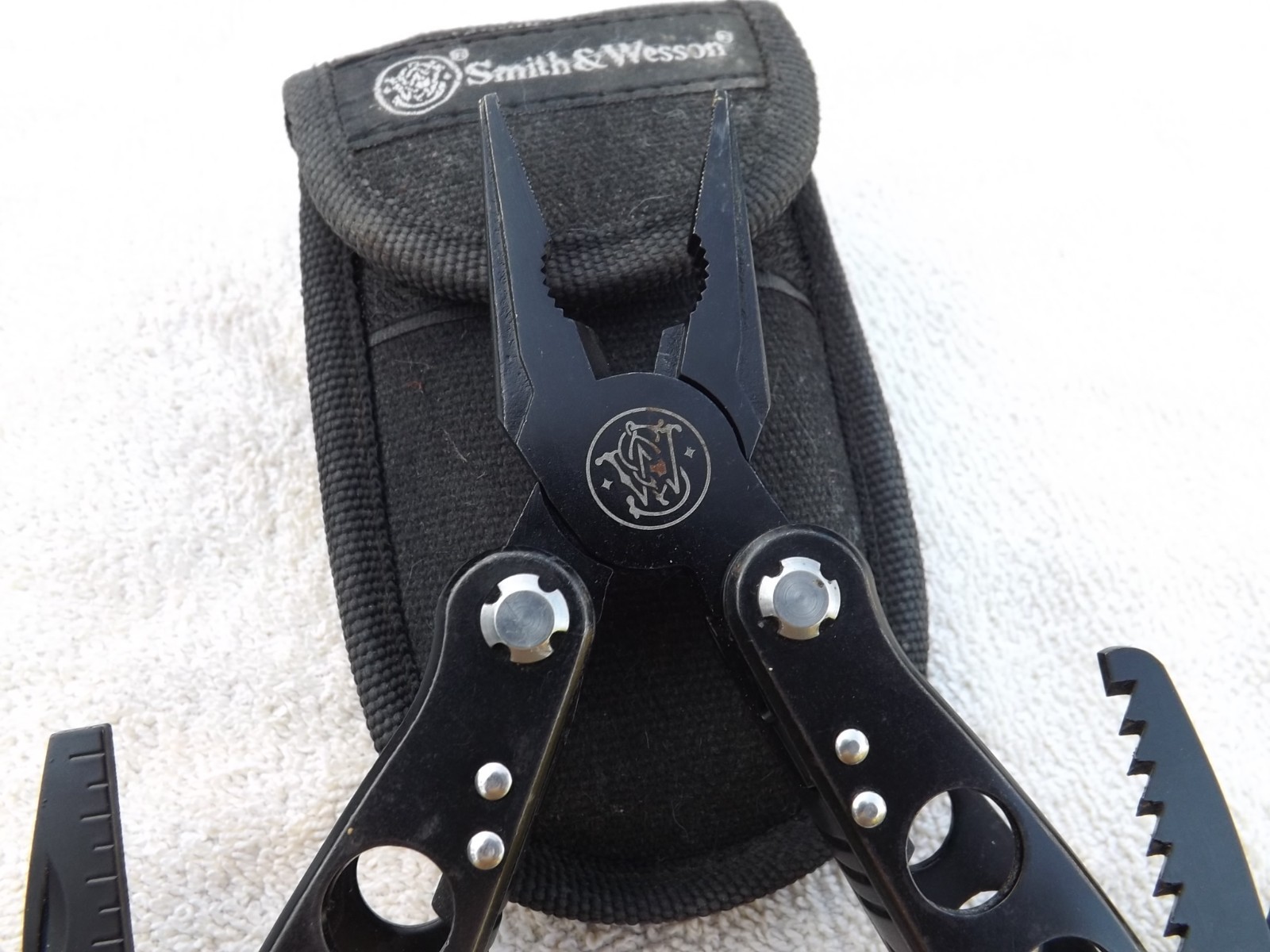 SMITH & WESSON 15 Function Multi-Tool Black LIGHTLY USED N SHEATH CASE NICE