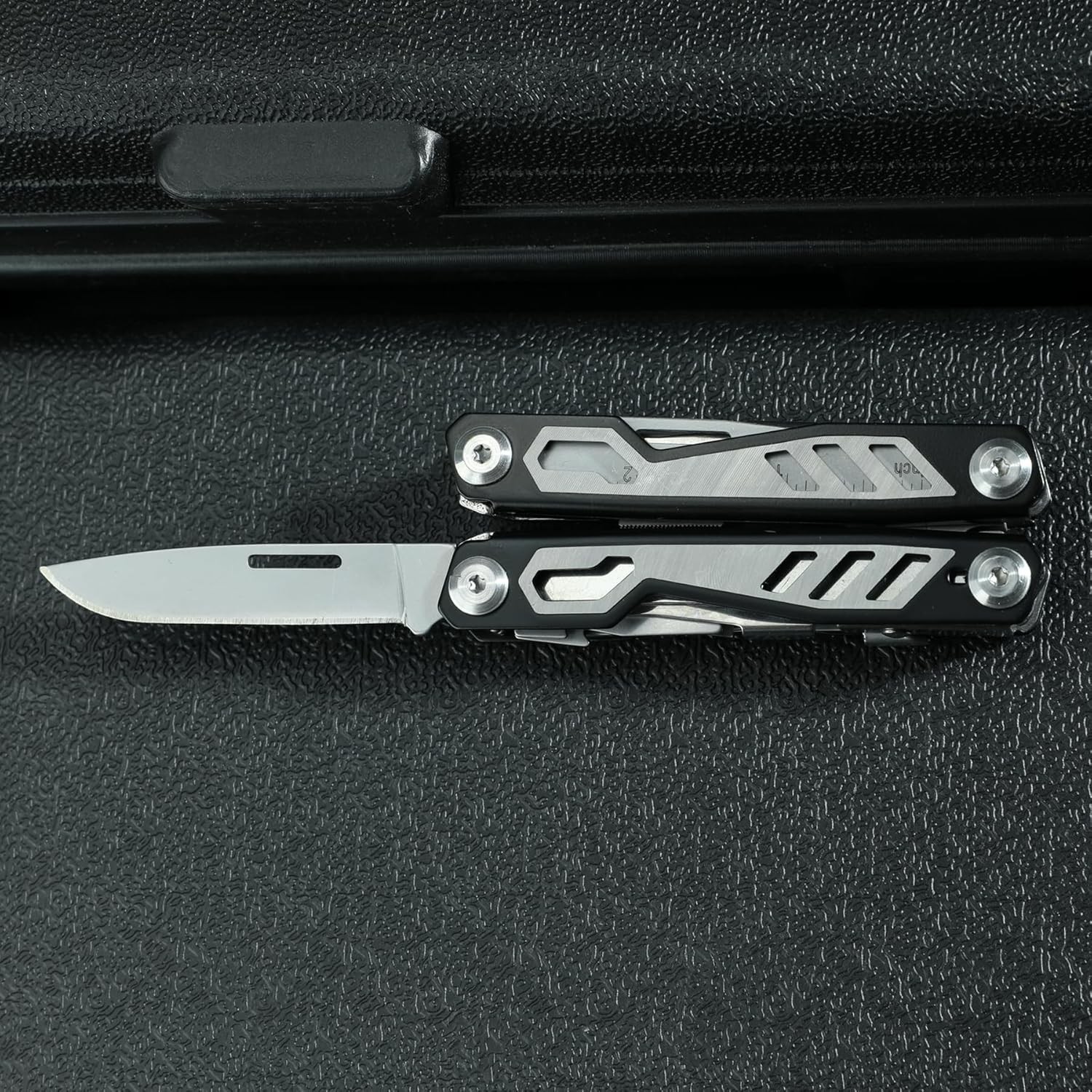 16-in-1 Compact Multitool Full-Size Multi Tool DIY High-Grip Black Handle