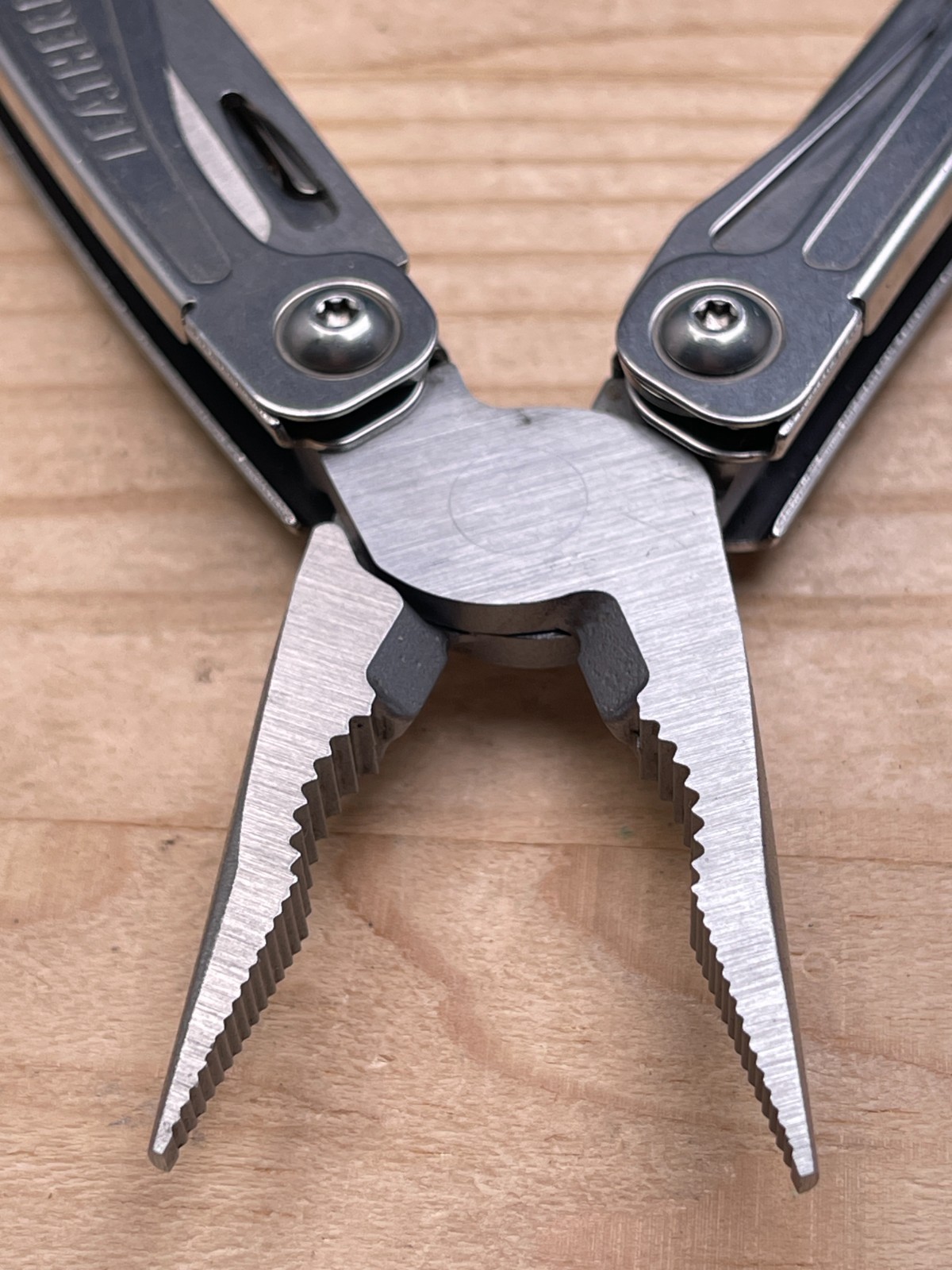 Leatherman Wingman Multi-Tool Knife 12/15 – Stainless Steel, Pocket Clip