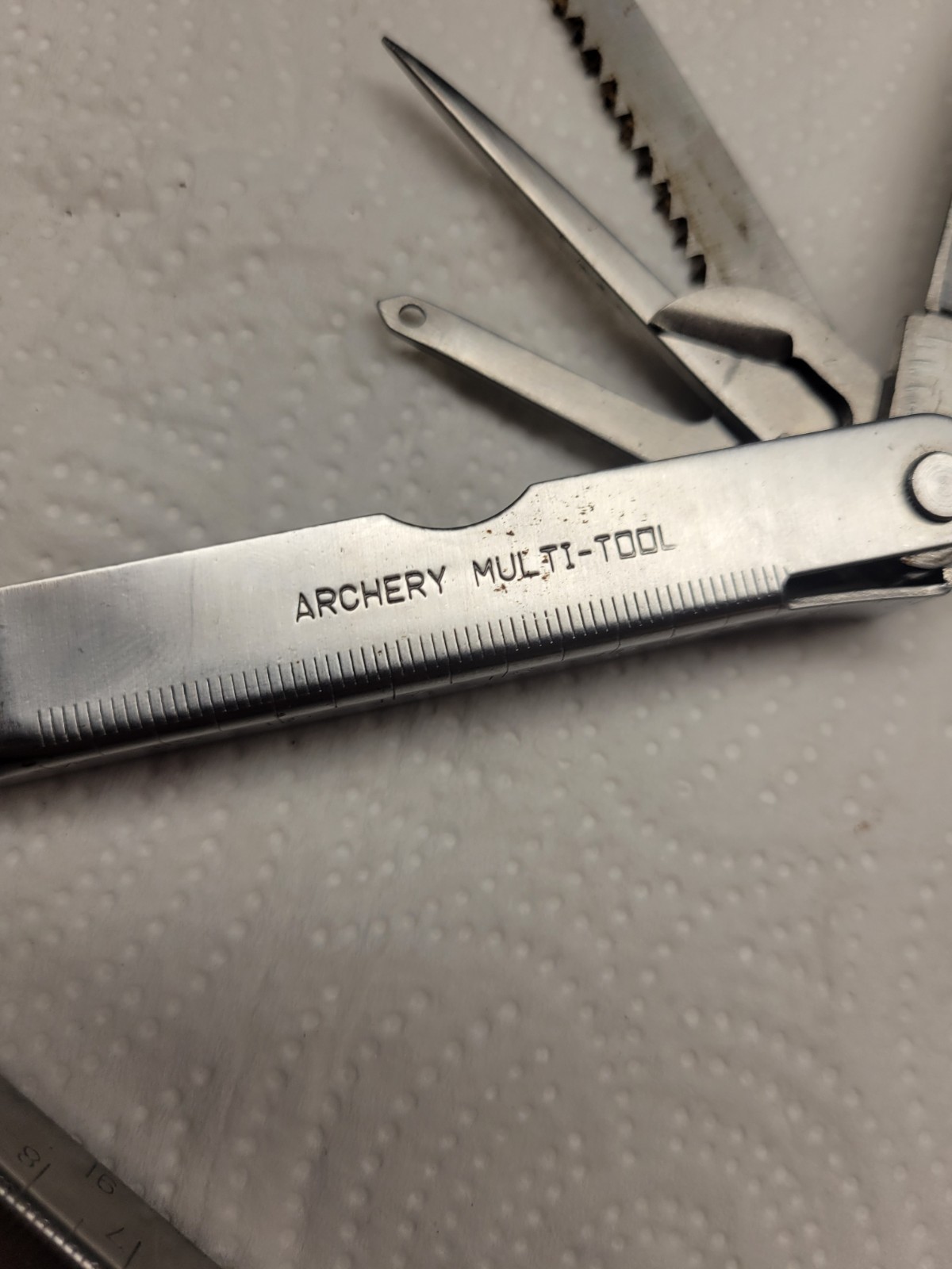 VTG 15 Function GAME TRACKER Archery Multi Tool Knife Nockset Pliers Saw EXC