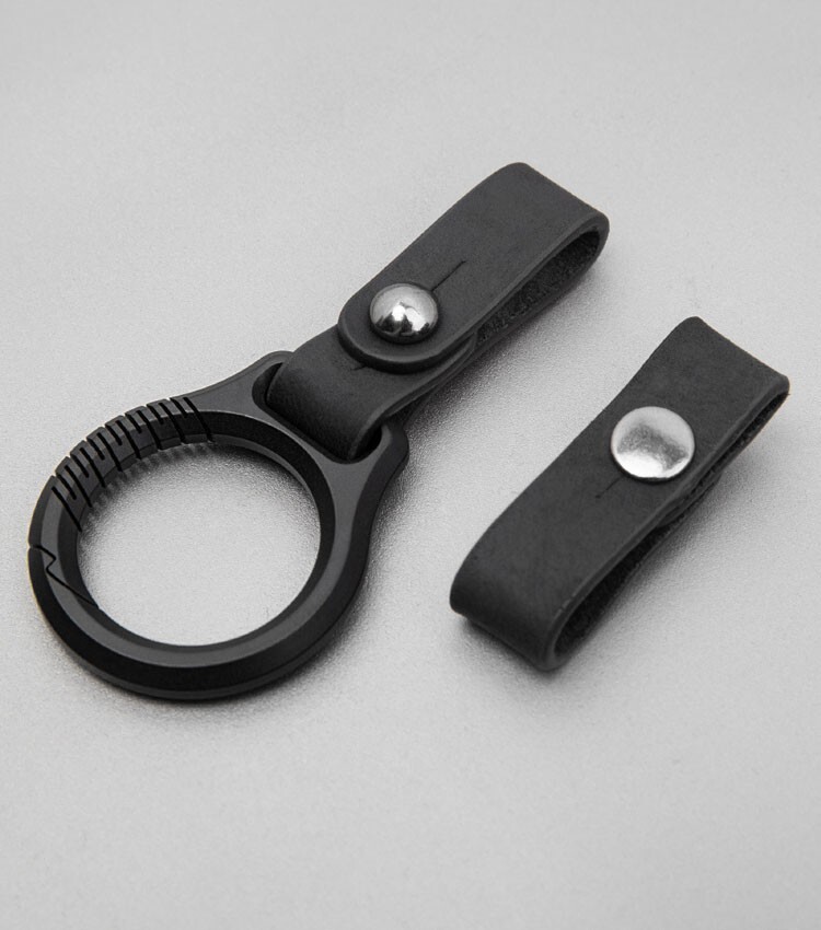 NewTitanium Alloy Leather Car Keychain Portable Key Ring Waist HangingPendantEDC